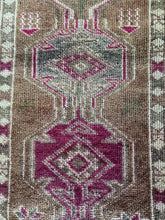 Load image into Gallery viewer, Vintage Turkish Herki Runner