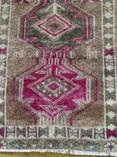 Load image into Gallery viewer, Vintage Turkish Herki Runner