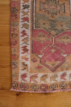 Load image into Gallery viewer, Vintage Turkish Runner
